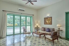 Villa (Poulo Condor Pool) | Oppholdsområde | TV