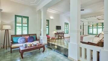 Villa clásica, vista al jardín | 1 habitación, minibar, caja de seguridad en la habitación y escritorio