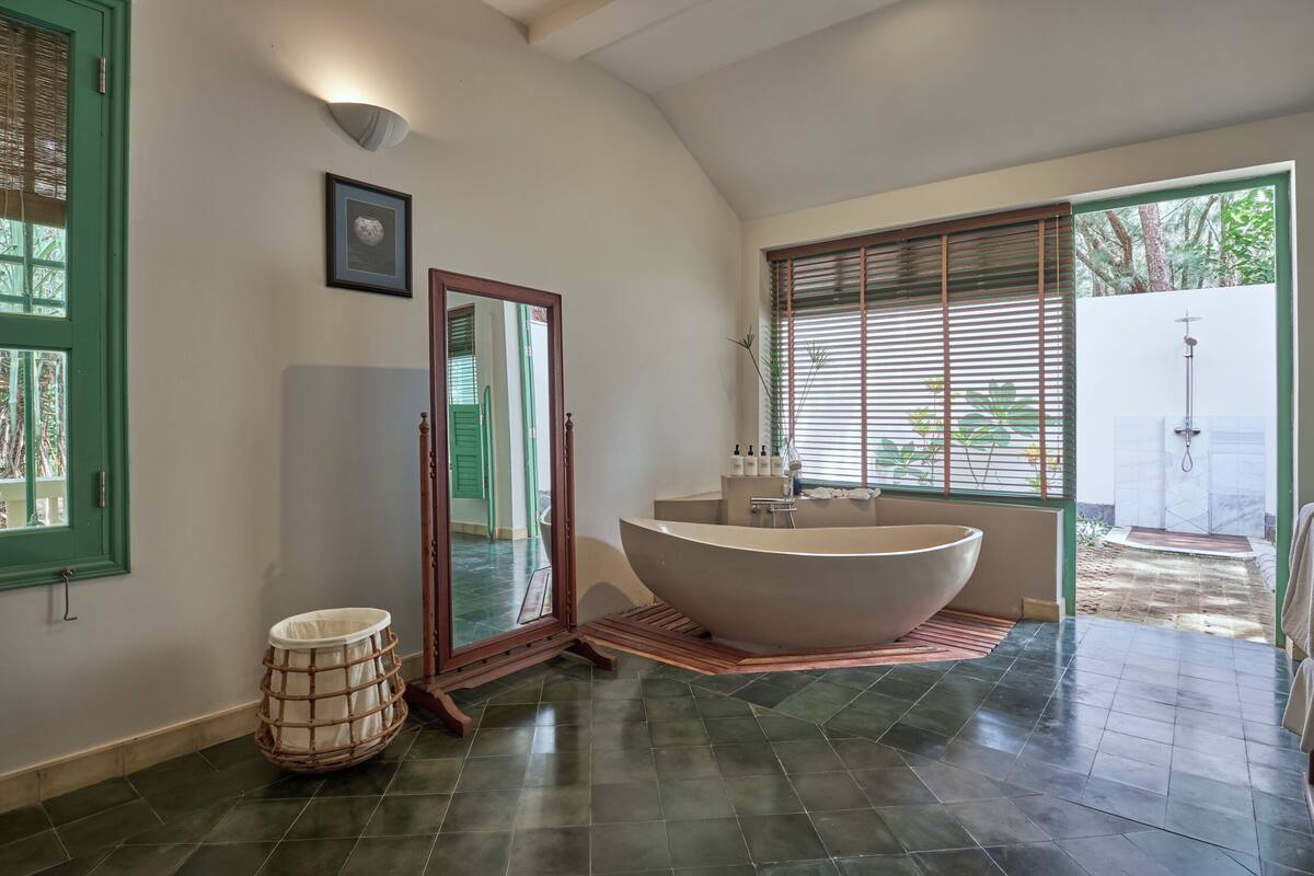 poulo condor pool villa | bathroom | deep-soaking bathtub, rainfall showerhead, free toiletries, hair dryer