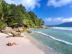 Playa privada, snorkel, kayak, pesca