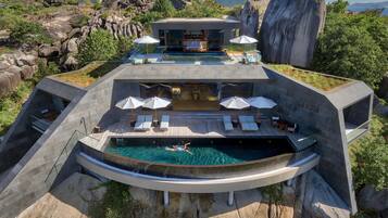 Villa de lujo, 4 habitaciones, cocina básica, vistas al mar | Ropa de cama de alta calidad, minibar, caja fuerte