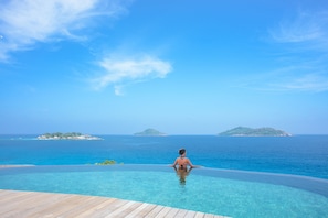 Outdoor spa tub - Six Senses Zil Pasyon Seychelles (Felicite Island)