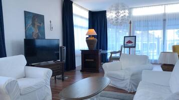 Exclusive Studio Suite, City View