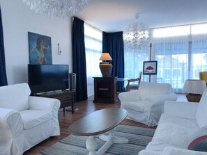 Suite estudio exclusiva, vistas a la ciudad | Ropa de cama de alta calidad y cortinas opacas