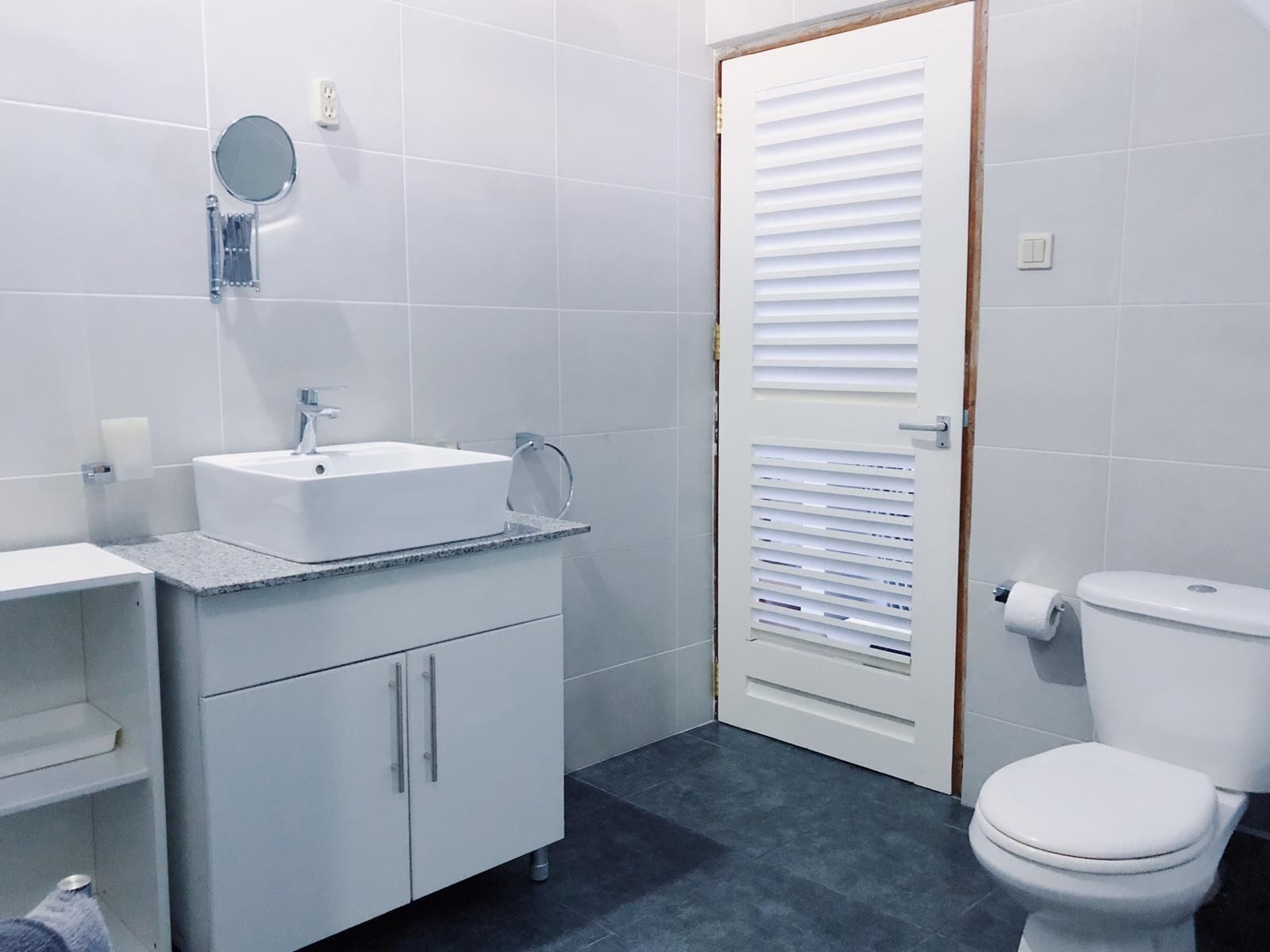 exclusive studio suite, city view | bathroom | shower, free toiletries, hair dryer, towels