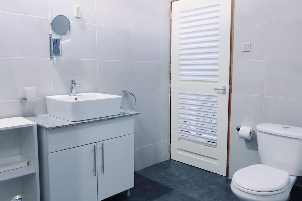 exclusive studio suite, city view | bathroom | shower, free toiletries, hair dryer, towels