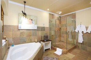Suite – honeymoon, 1 soverom, privat bad, fjellutsikt | Bad | Separat badekar og dusj og dype avslapningsbadekar