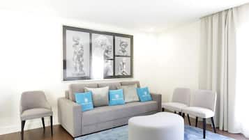 Apartamento, 1 habitación | Sala de estar | Una televisión de pantalla plana