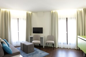 Apartment, 1 Bedroom | Living room | Flat-screen TV - Porto Old Town (Porto)