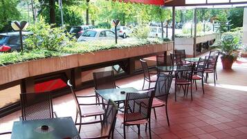 Lounas ja illallinen, paikallinen keittiö