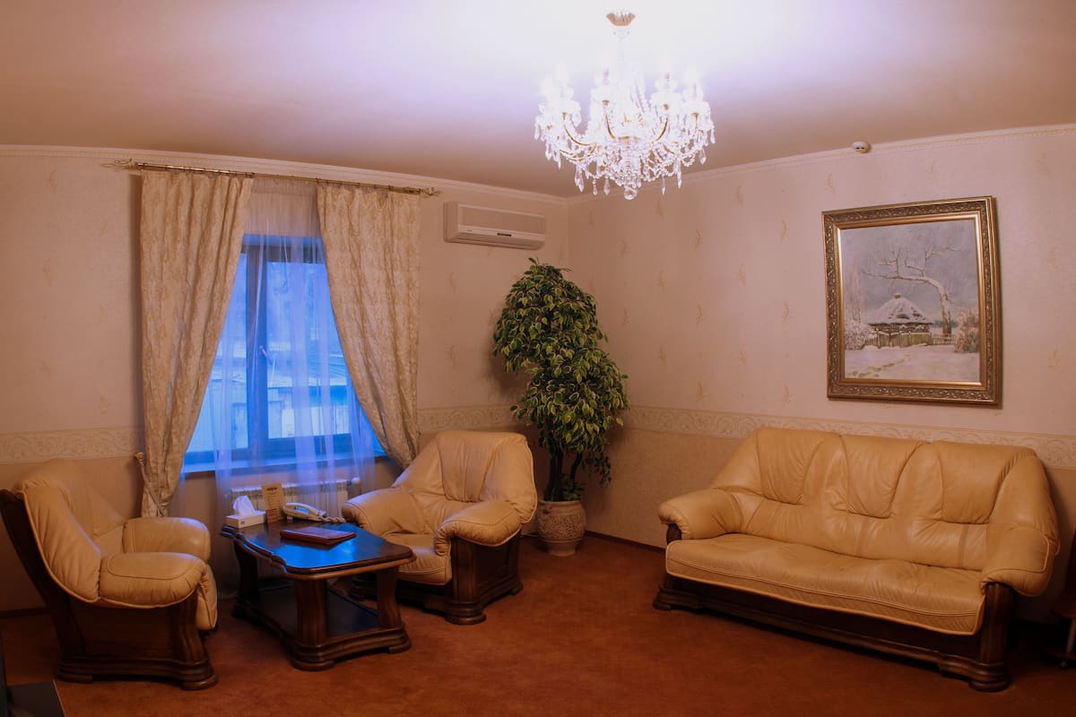 Suite | Wohnbereich | Fernseher
