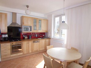 Standard Apartment, Non Smoking, Garden Area | Private kitchenette | Full-size fridge, microwave, oven, stovetop - Apartment Center (Vienna)