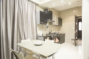 Comfort Apartment, 3 Bedrooms | Private kitchen