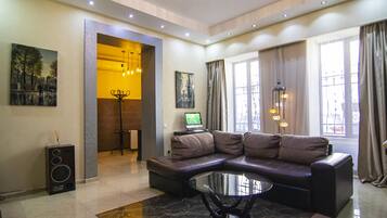 Comfort Apartment, 3 Bedrooms | Interior