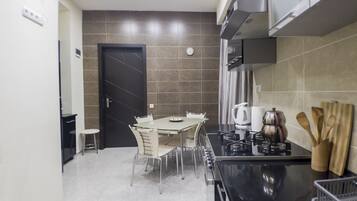 Comfort Apartment, 3 Bedrooms | 3 bedrooms, premium bedding, desk, blackout drapes