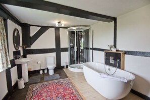 Designer-Toilettenartikel, Haartrockner, Handtücher, Seife