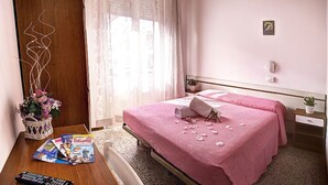 Double or Twin Room | In-room safe, cribs (surcharge), WiFi (free), bed sheets - Hotel Villa Iris (Rimini)
