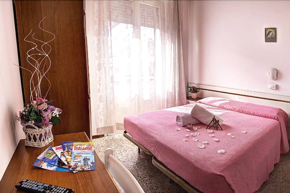 Caja de seguridad en la habitación, cunas, wifi gratis y ropa de cama