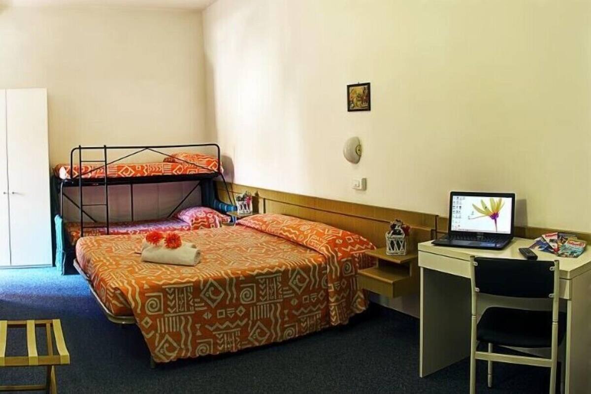 Caja de seguridad en la habitación, cunas, wifi gratis y ropa de cama