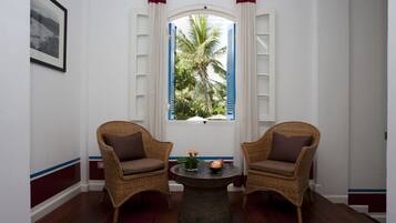 Superior-Zimmer | Hochwertige Bettwaren, kostenlose Minibar, Zimmersafe, Schreibtisch