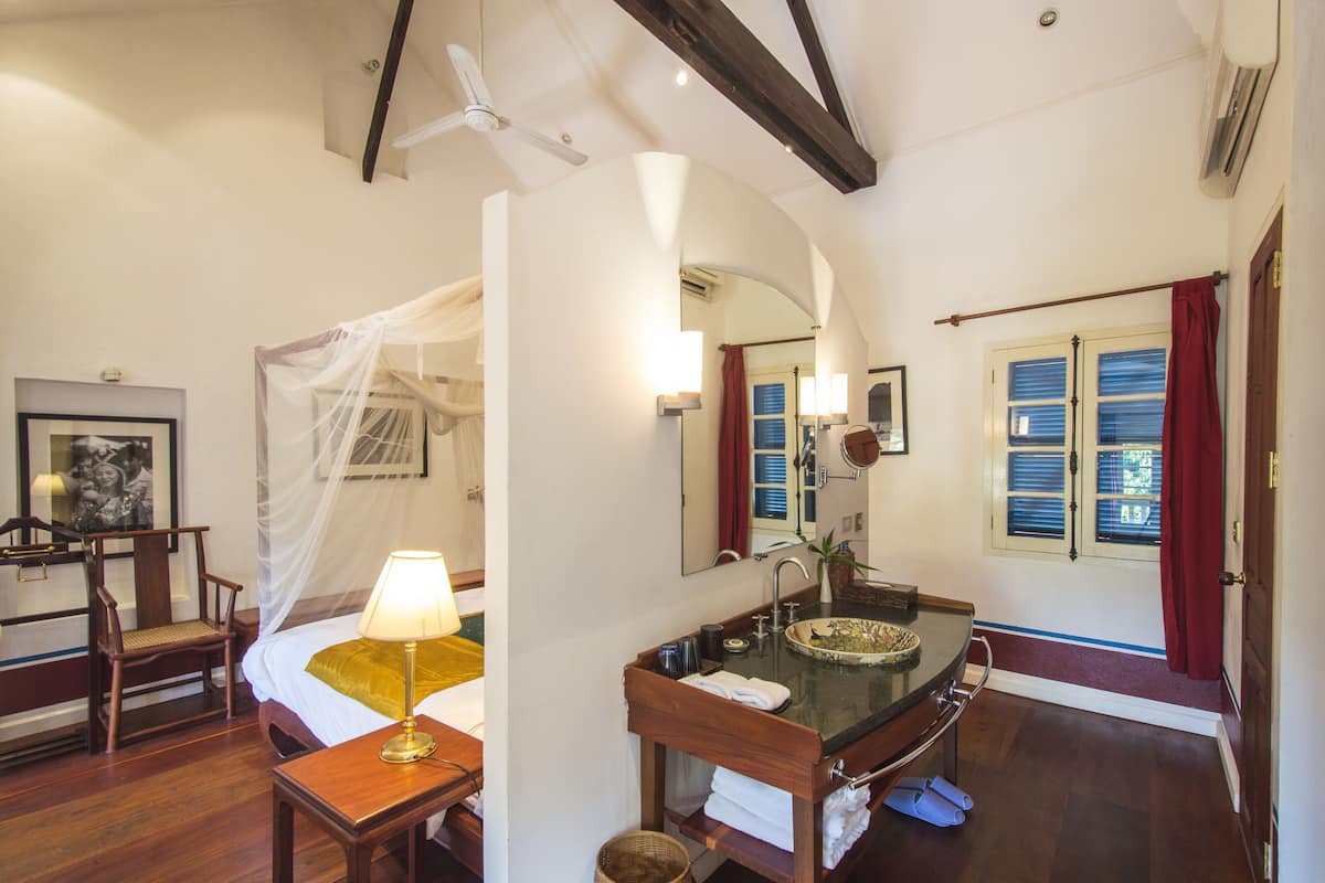 deluxe suite | premium bedding, free minibar, in-room safe, desk