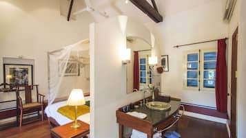 Suite Deluxe | Roba de llit d'alta qualitat i minibar gratuït