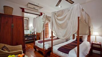 Standard Room, Terrace | Premium bedding, free minibar, in-room safe, desk