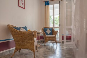 Superior Room with Balcony | 高档床上用品、迷你吧（备有免费物品）、客房内保险箱、办公桌