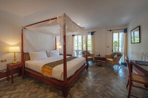 Superior Room with Balcony | Premium-sengetøj, gratis minibar, pengeskab på værelset, skrivebord