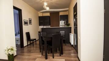 Comfort Apartment, 3 Bedrooms, Smoking, City View | Private kitchen | Fridge, microwave, oven, stovetop
