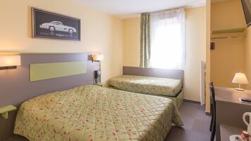 Classic Triple Room, Non Smoking | Premium bedding, desk, soundproofing, iron/ironing board