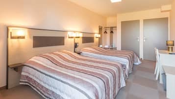 Habitación familiar, en el área del jardín | Ropa de cama de alta calidad, escritorio y insonorización