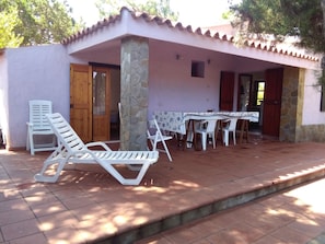 Villa básica, 3 habitaciones, patio | Decoración personalizada, muebles diferentes y cortinas blackout