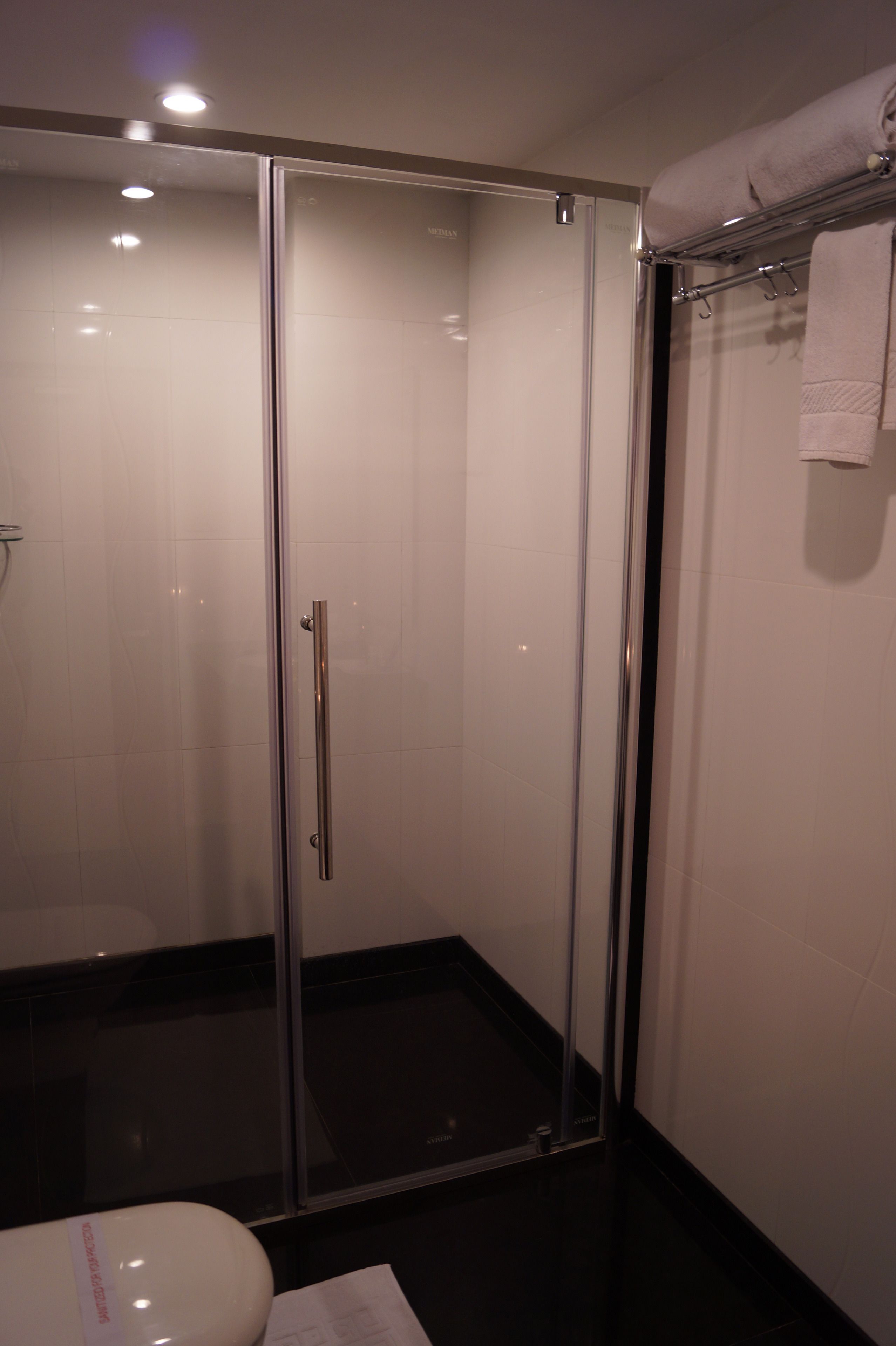 shower, rainfall showerhead, free toiletries, hair dryer