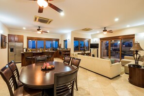 In-room dining - Casa Soleil (Cabo San Lucas)