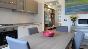 Apartemen Deluks, 2 kamar tidur | Dapur pribadi