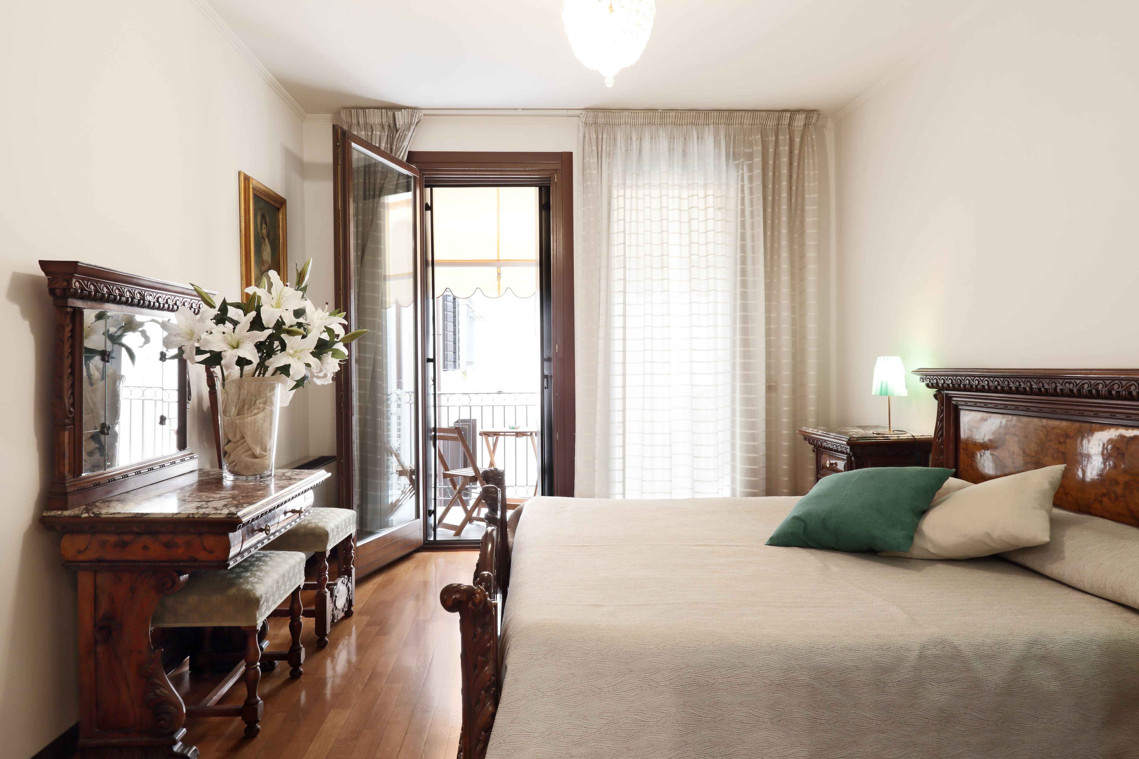 Apartemen Mewah, 2 kamar tidur | 2 kamar tidur, busa memori, meja kerja, dan ruang kerja ramah laptop