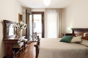 Luksusleilighet, 2 soverom | 2 soverom, memory foam-senger, skrivebord og skrivebord for bærbar PC