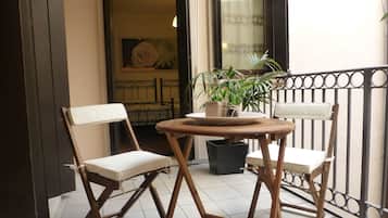 Apartemen Mewah, 2 kamar tidur | Balkon