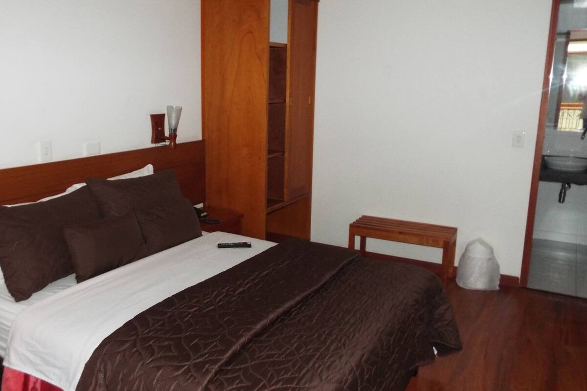 Desk, rollaway beds, free WiFi