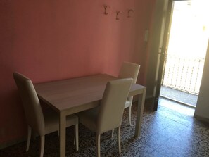 Huoneisto, 1 makuuhuone | Ruokailu omassa huoneessa