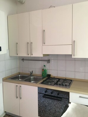 Apartment, 1 Bedroom | Dapur kecil peribadi