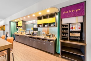 Petit déjeuner en libre-service compris tous les jours