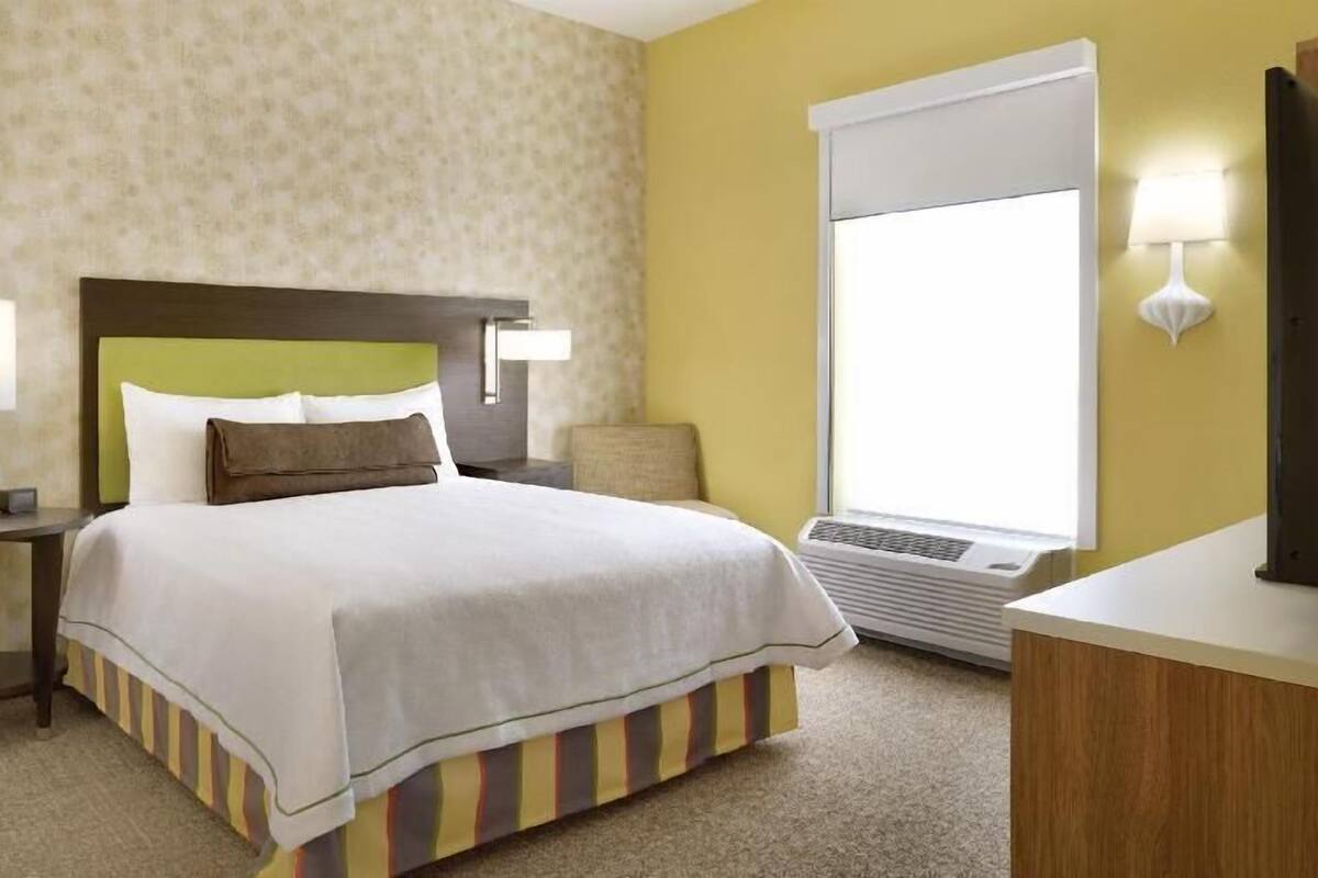 Zimmersafe, Schreibtisch, laptopgeeigneter Arbeitsplatz