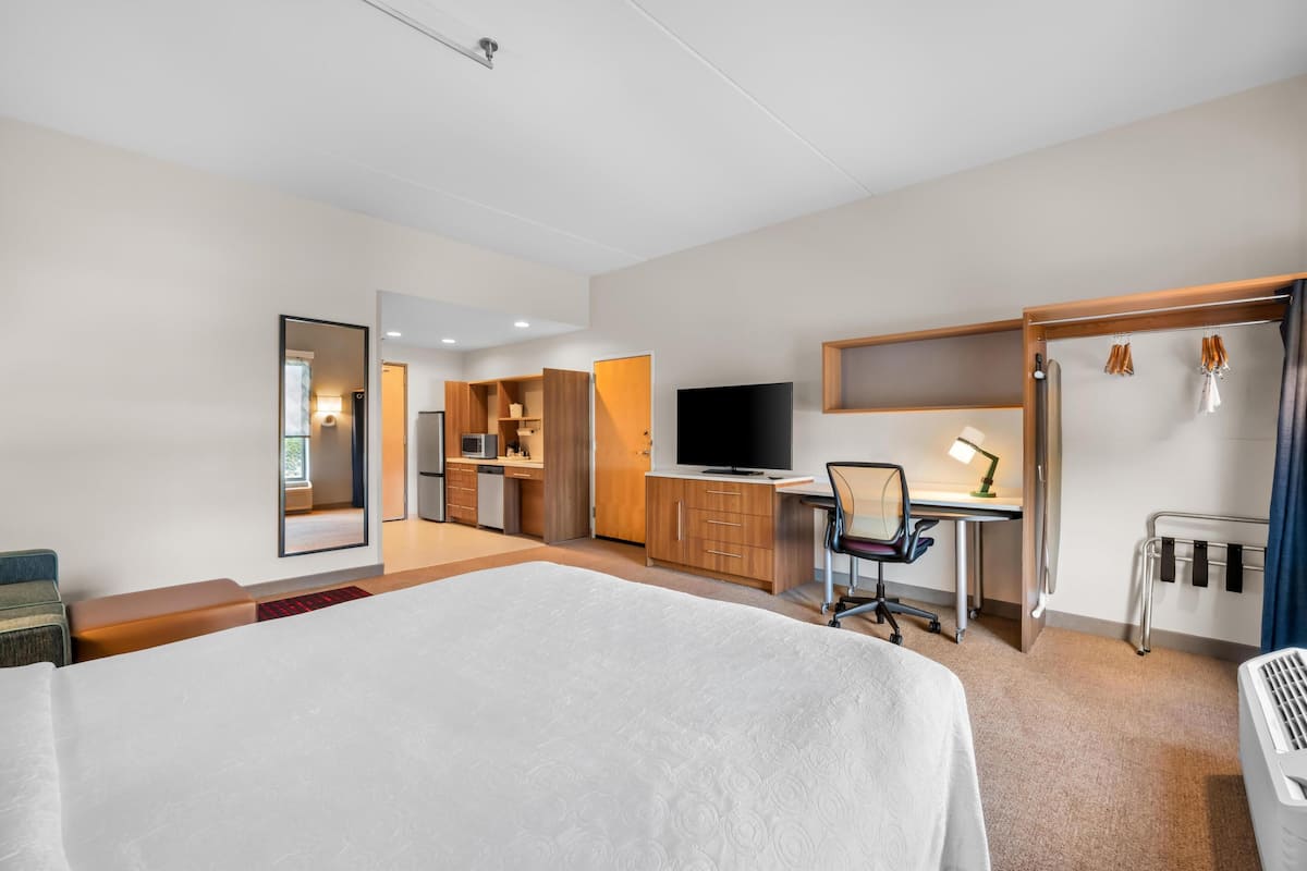 Studio, 1 grand lit, accessible aux personnes à mobilité réduite, baignoire