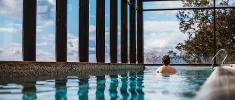 2 piscines couvertes