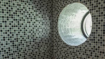 Een sauna, een bubbelbad, een stoombad, lichaamsbehandelingen