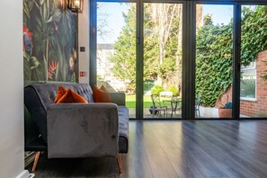 Lounge - Croft Court Hotel (London)