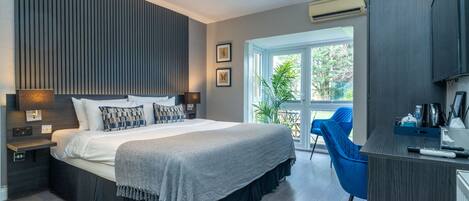 Quarto casal ou duplo, suíte, vista para o jardim