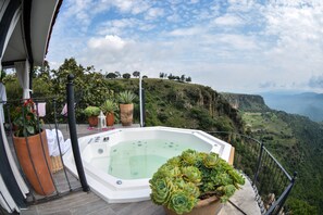 Outdoor spa tub - Defranca Alojamiento Boutique (Zapopan)